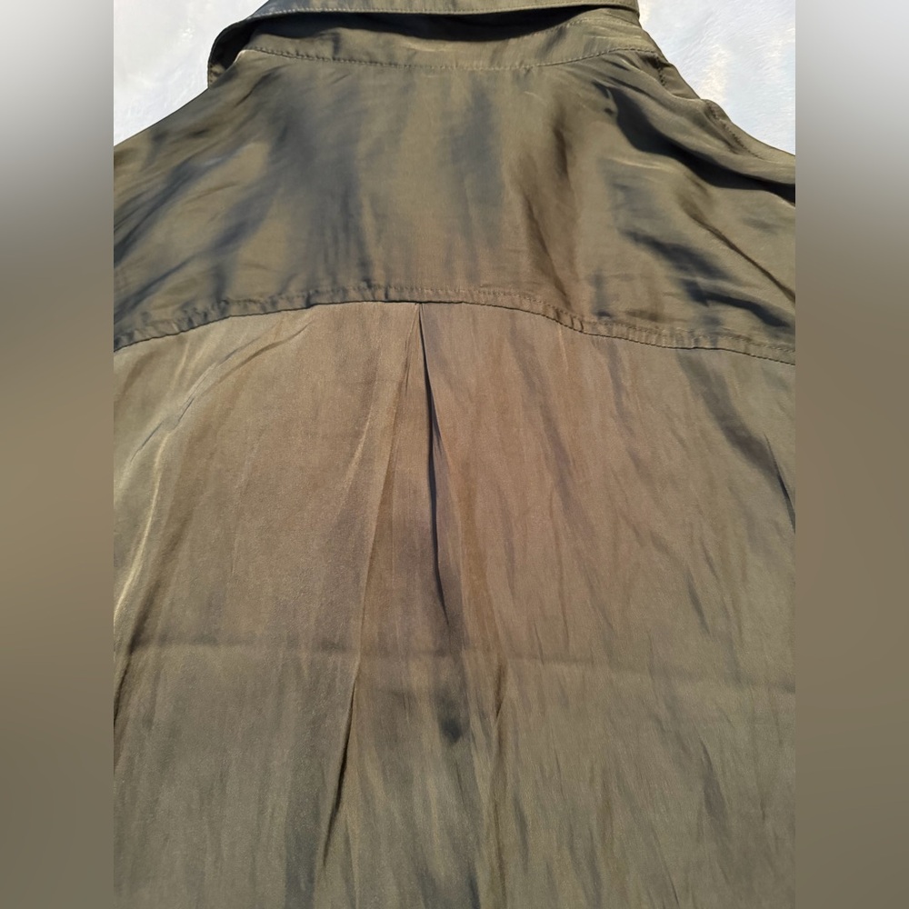 Old Navy Olive Green Women's Button-Up Top - Picture 10 of 10